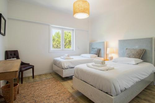 Katil atau katil-katil dalam bilik di Cascais Duplex Apartment
