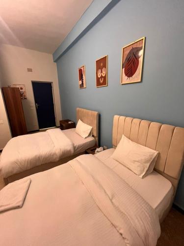 Postel nebo postele na pokoji v ubytování Zamalek studio S7