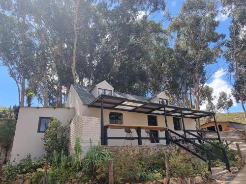 a small white house with a roof at Swaynekloof Farm in Botrivier