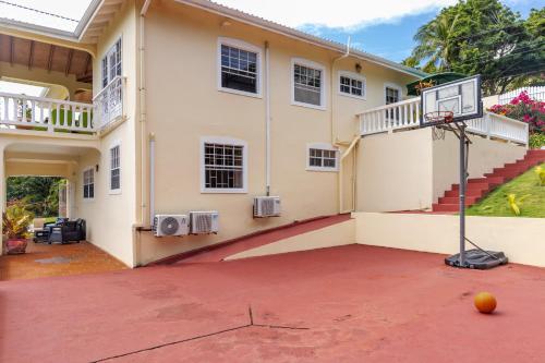 a basketball hoop in front of a house at Beautiful 5-bed villa with views and pool - Decaj villa in Cap Estate
