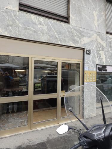 Milano Center Navigli renewed apartment with AC, Wifi 800Mbits, Metro link to Airport and Central Station