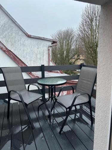 a table and chairs on a balcony with a table at Apartamenty ARIA in Świnoujście