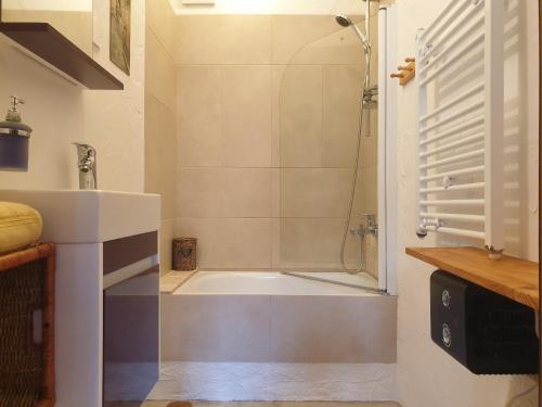 Ένα μπάνιο στο Alm`Ferienhaus Gaisegg