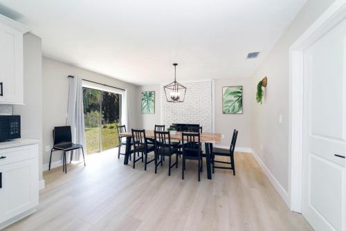 a kitchen and dining room with a table and chairs at New 6min to 3 Sister Springs, Spacious, Fun with Game Room in Crystal River