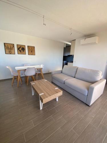 Joli 2 pièces parc piscine vue mer