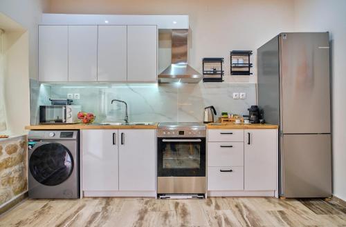 Кухня или мини-кухня в Estia house
