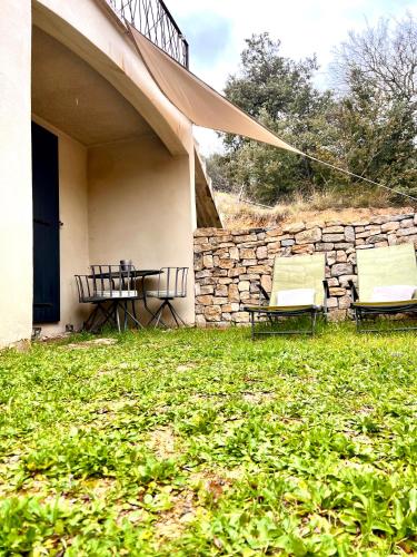 Jardín al aire libre en Studio pied de coline LYVIN