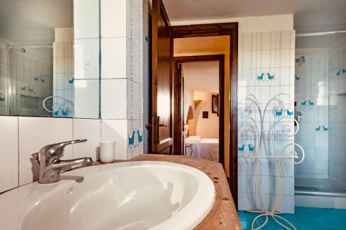 Bilik mandi di Porto Cervo Villas Swimming Pool - Sea View