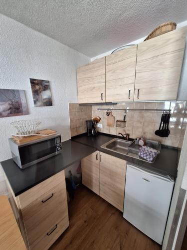 Zdjęcie z galerii obiektu Studio rénové au pied des pistes La Rosiere w mieście Montvalezan