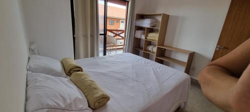 a bedroom with a bed and a window with a view at Apartamento aconchego Atalaia in Luis Correia