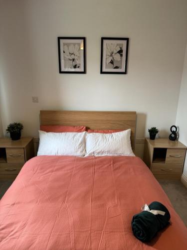 a bedroom with a bed with a black bag on it at Three-bedroom modern family home by the pond with free parking in Warfield