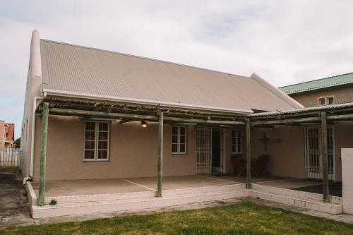 Het gebouw waarin het vakantiehuis zich bevindt