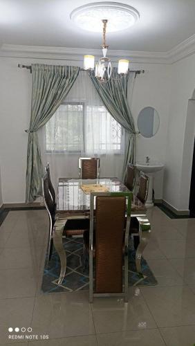 Fotografie z fotogalerie ubytování NDEMAZE Guesthouse Apartments v destinaci Bébamboué