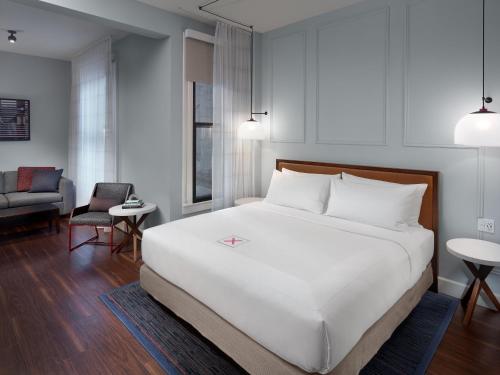 Axiom Hotel Image