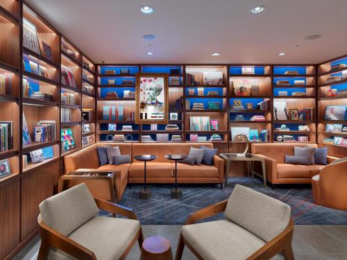 Axiom Hotel Image