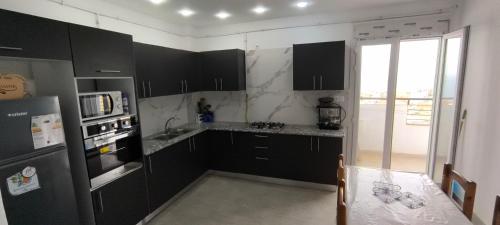 Dapur atau dapur kecil di apartment rental with sea view