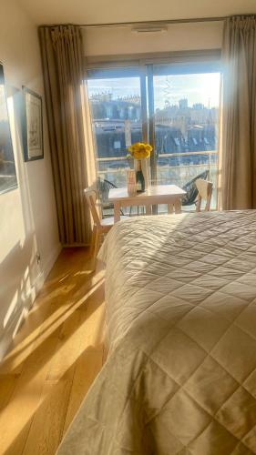 Romantic Balcony Studio near Arc de Triomphe