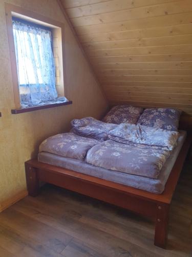 Postel nebo postele na pokoji v ubytování Osada Złatna domki w beskidach