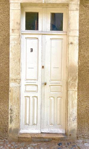 a white door with the letter b on it at Tiny House in Pau