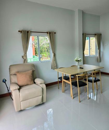 Posezení v ubytování Aonang Riverside Home