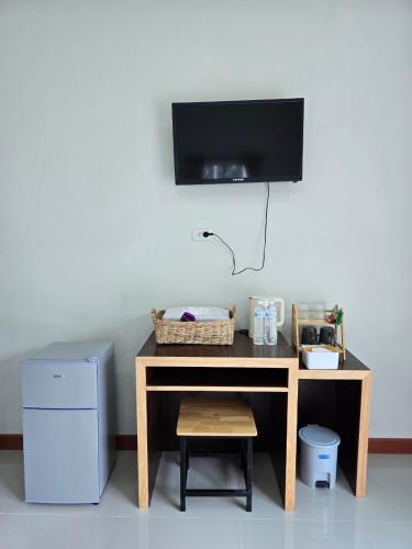 TV a/nebo společenská místnost v ubytování Aonang Riverside Home
