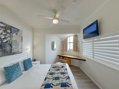 Una cama o camas en una habitación de Ocean Views - Top floor