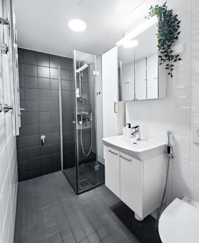 Ένα μπάνιο στο Cozy & Comfy Studio, 14 Mins from Airport, 18 Mins to City Center