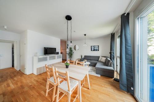 Great apartment - 2 bedrooms - with parking