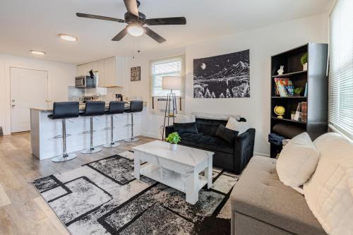 a living room with a couch and a table at Comfortable 2 Bedroom Near Downtown Atl Sleeps 4 Free Parking in Atlanta