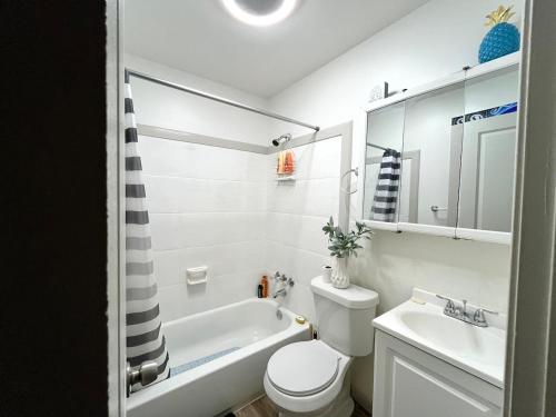 a bathroom with a toilet and a tub and a sink at Comfortable 2 Bedroom Near Downtown Atl Sleeps 4 Free Parking in Atlanta