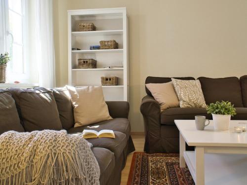 a living room with two couches and a table at Ostsee-Ferienhaus-Richter in Ribnitz-Damgarten