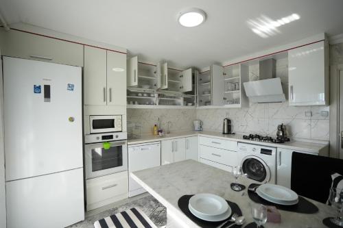 Kuchyň nebo kuchyňský kout v ubytování Çilek Home