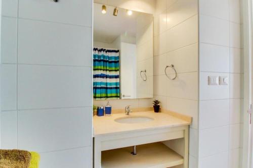 a bathroom with a sink and a mirror at Departamento santiago centro 2 personas in Santiago