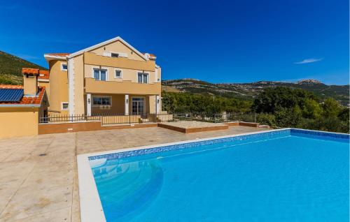 Cozy Home In Kastel Novi
