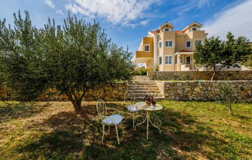 a table and chairs in front of a house at Amazing Home In Kastel Stafilic in Kastel Stafilic