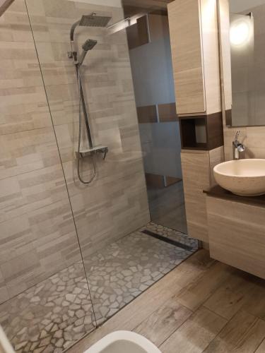 a bathroom with a shower and a toilet and a sink at Residenza Gli Agrumi del Garda - Bardolino in Bardolino