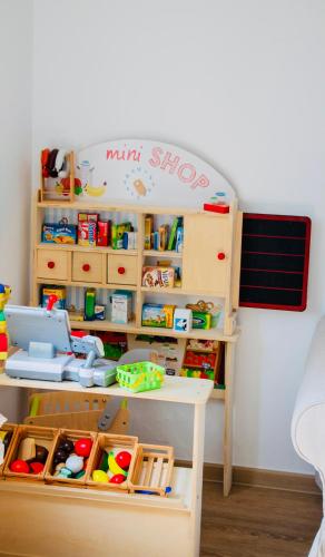 a childs play room with a wooden play table at Ferienwohnung Peters (EG) in Hünfeld