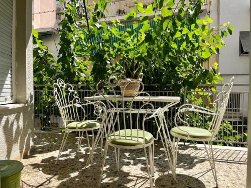 Bee Home - Apartment in Kypseli Central Athens