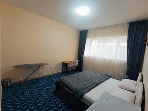 Postel nebo postele na pokoji v ubytování Yasmeen Master Suite Rooms