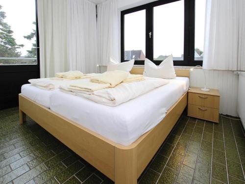 a large bed in a room with large windows at Ferienwohnung in Westerland auf Sylt in Westerland (Sylt)