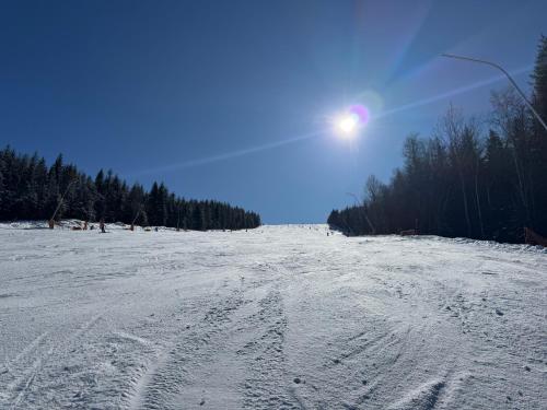 CORSO RUSTIC Luxury Apartment Harrachov, Ski in - Ski out, High Speed Wi-fi, Smart TV v zimě