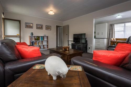 a living room with a large white pig on a table at Beez Kneez in Rotorua