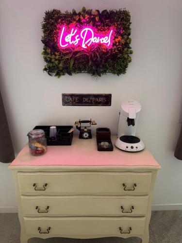 Φωτογραφία από το άλμπουμ του Chambre Master Parisienne σε Balaruc-le-Vieux