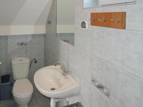 Et badeværelse på Holiday Home Pobierowo near Baltic Beach