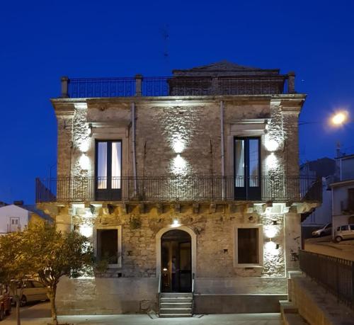Φωτογραφία από το άλμπουμ του Palazzo Restifa σε Montalbano Elicona
