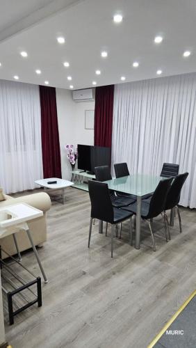 Der Geschäftsbereich oder Konferenzraum in der Unterkunft Apartmani MURIC Ljubljana