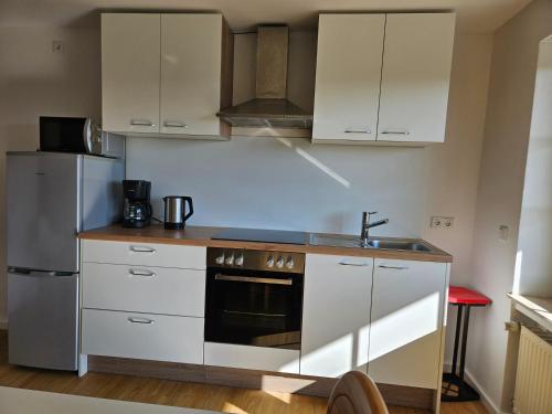 Η κουζίνα ή μικρή κουζίνα στο 2-Zimmer Ferienwohnung