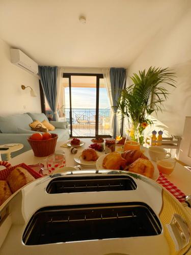 Vue mer imprenable, piscine à débordement - Cannes