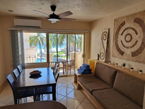 a living room with a couch and a table at Apartamento familiar con vista espectacular al mar in Ixtapa
