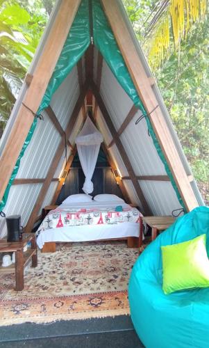 a bedroom in a tent with a bed and a couch at Casa Origen in El Valle